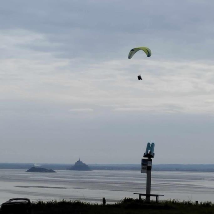 Maison Vue Sur Le Mont Saint Michel Et Sa Baie Champeaux Экстерьер фото