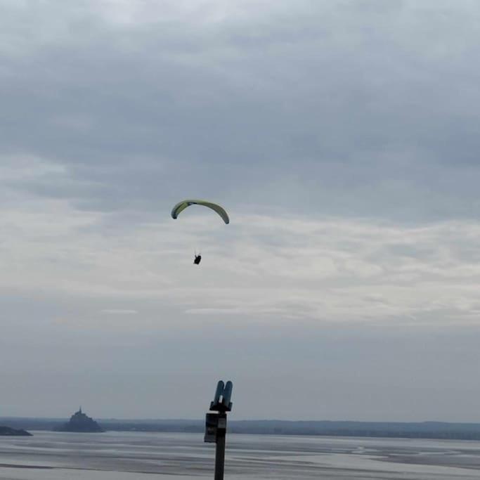 Maison Vue Sur Le Mont Saint Michel Et Sa Baie Champeaux Экстерьер фото